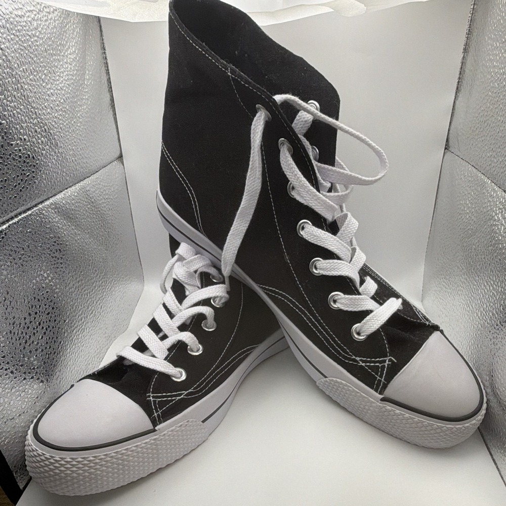 Lightly Used Airwalk Shoes High Top Tennis Sneakers size 11.5 Black/white